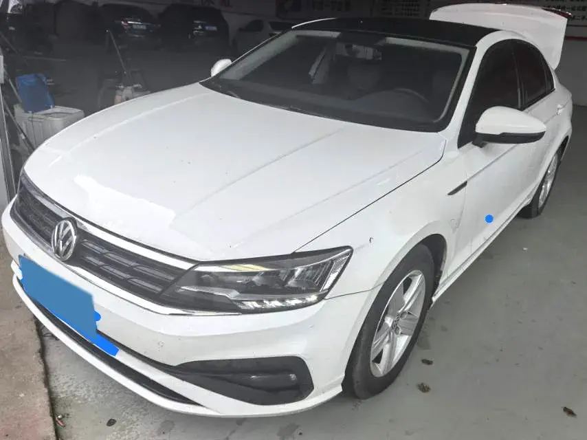 2021 VOLKSWAGEN LAMANDO view 1