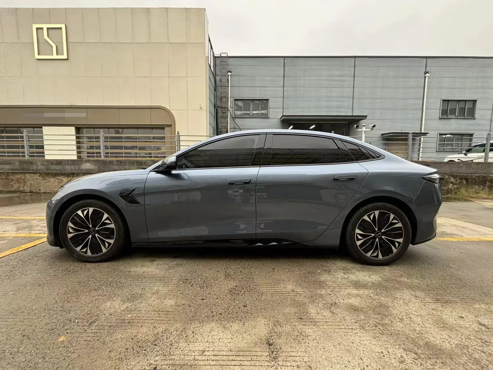 2023 BYD SEAL thumbnail 4