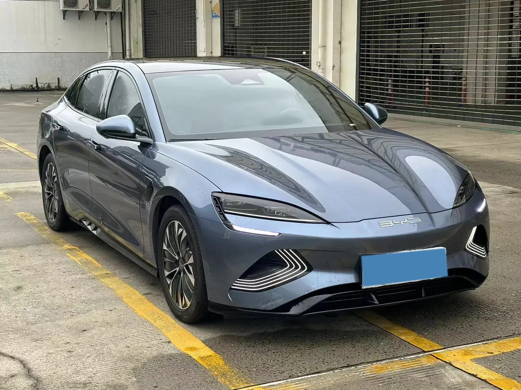 2023 BYD SEAL thumbnail 3