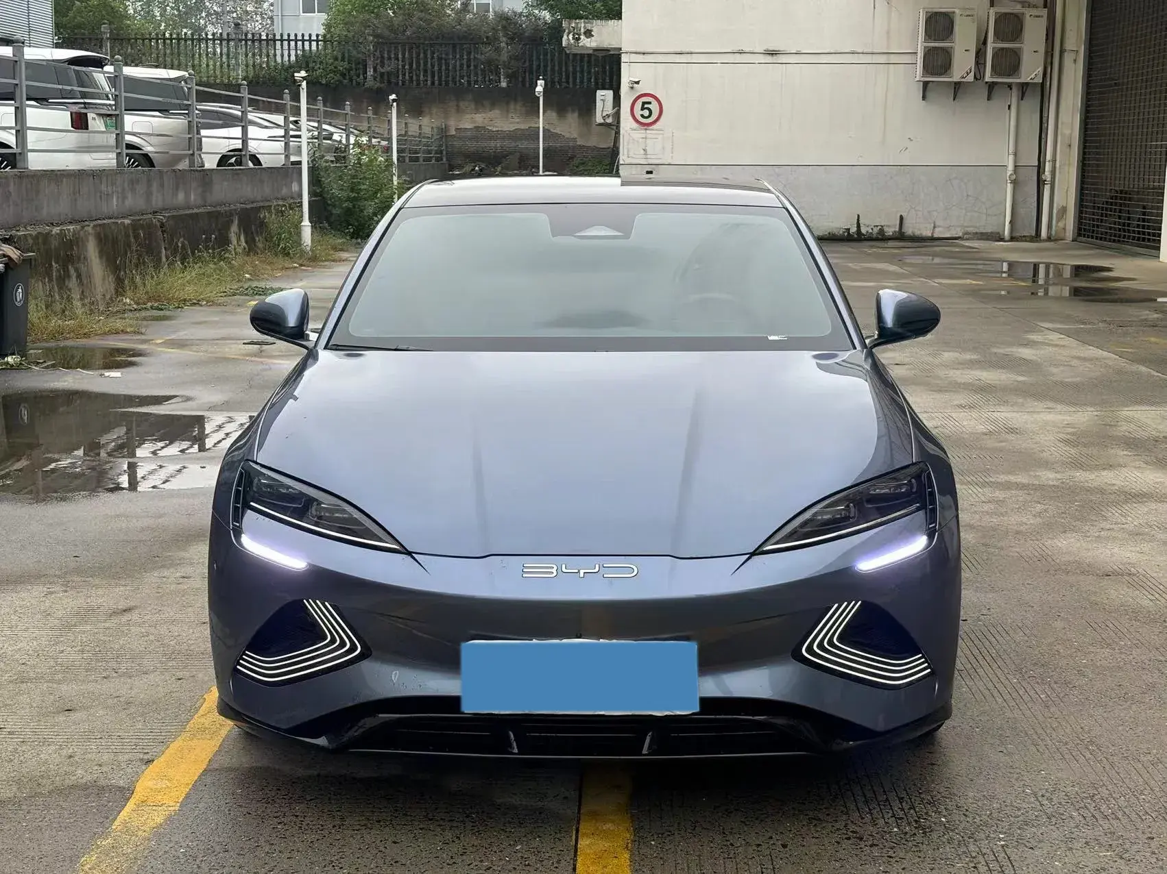 2023 BYD SEAL thumbnail 2