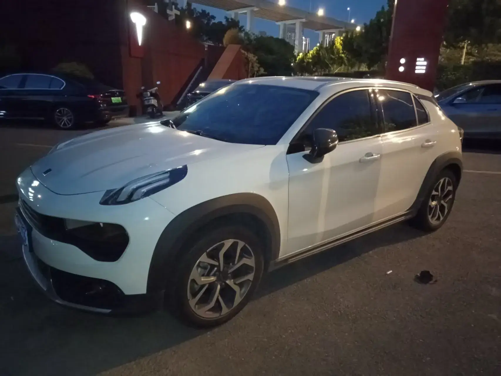 2021 LYNK&CO 02 view 1