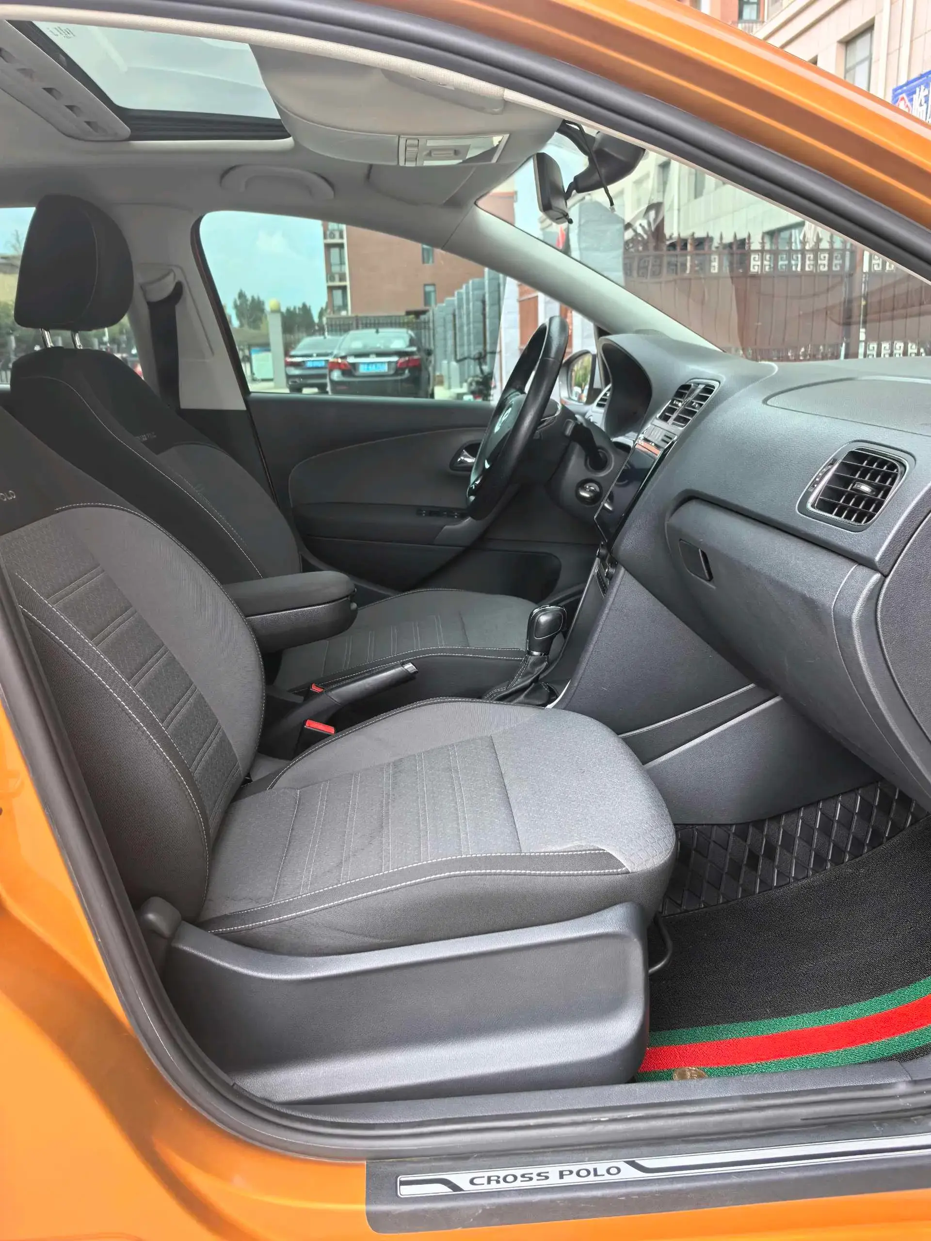 2016 VOLKSWAGEN POLO thumbnail 4