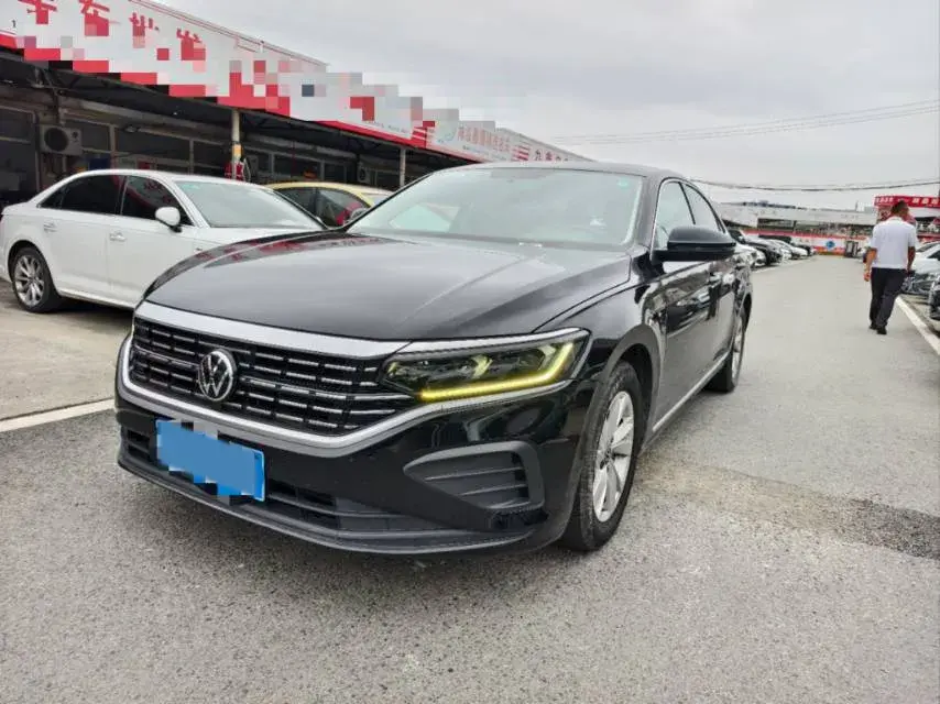 2022 VOLKSWAGEN PASSAT view 1