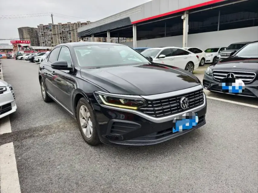 2022 VOLKSWAGEN PASSAT thumbnail 3