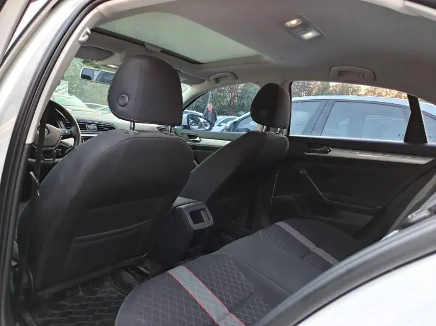 2021 VOLKSWAGEN LAMANDO thumbnail 4