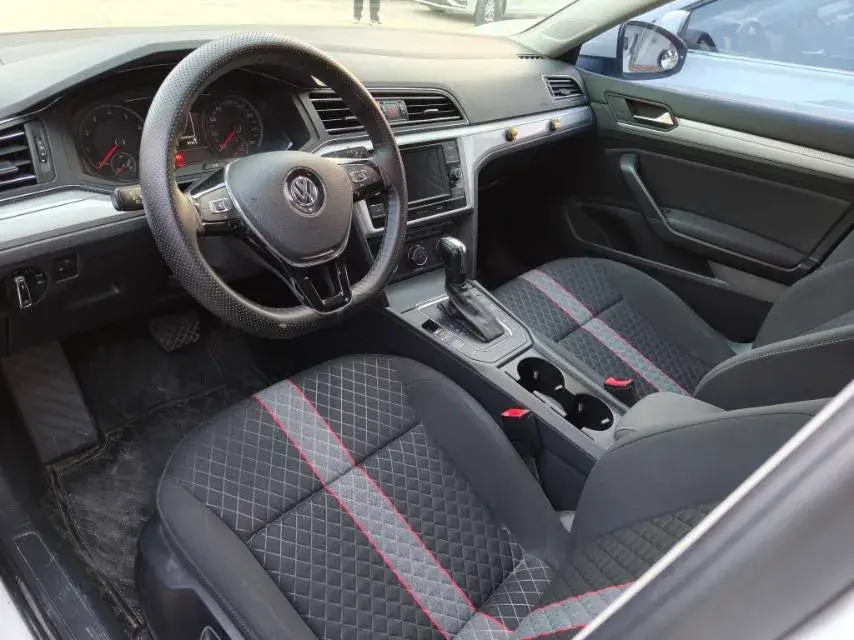 2021 VOLKSWAGEN LAMANDO thumbnail 3