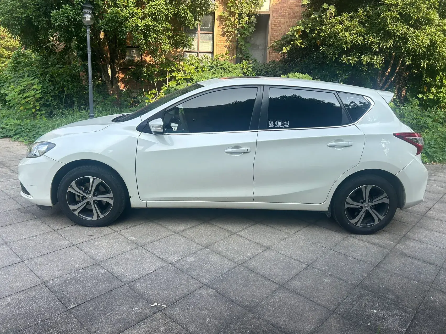 2019 NISSAN TIIDA thumbnail 3