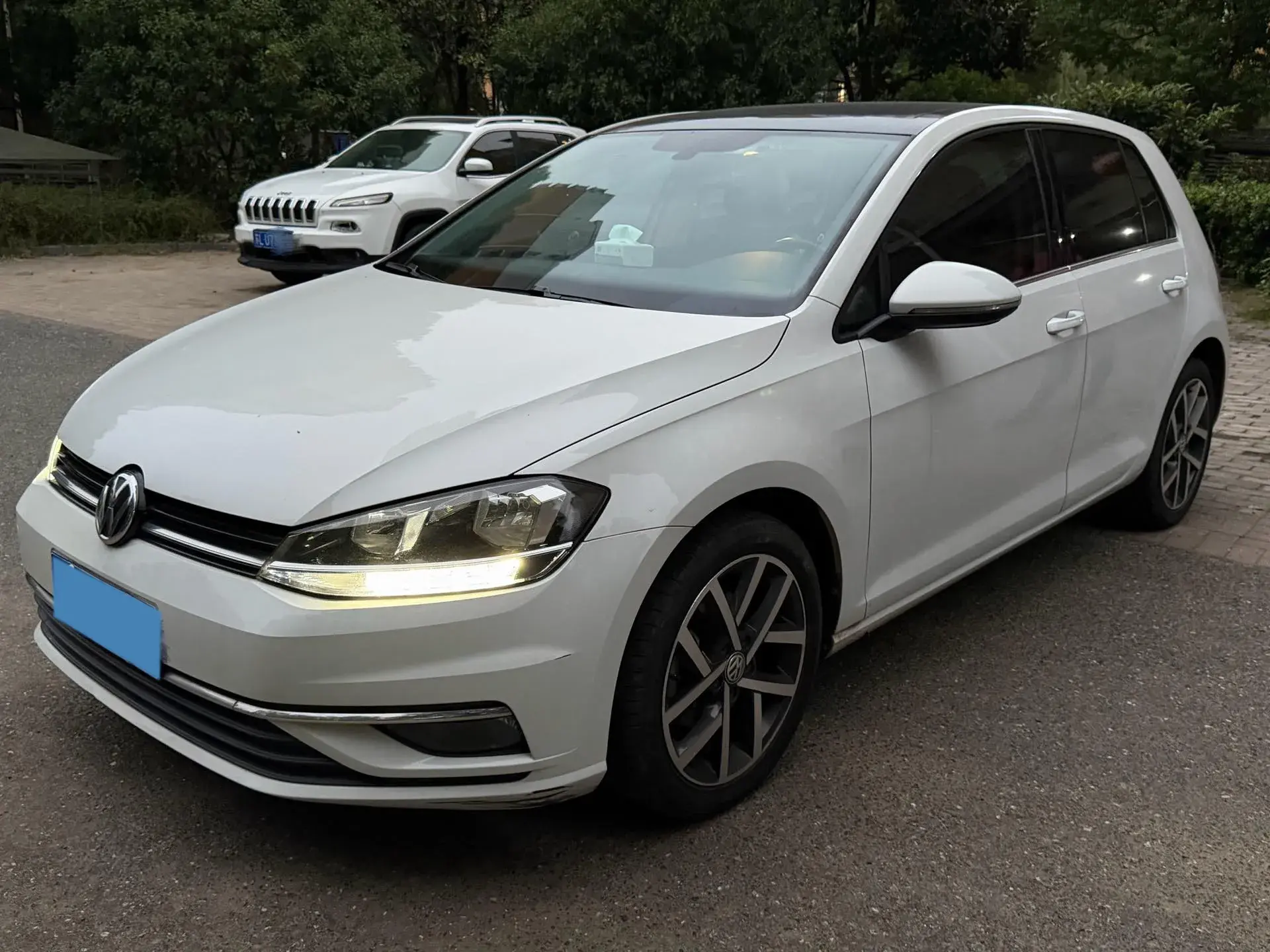 2018 VOLKSWAGEN GOLF view 1