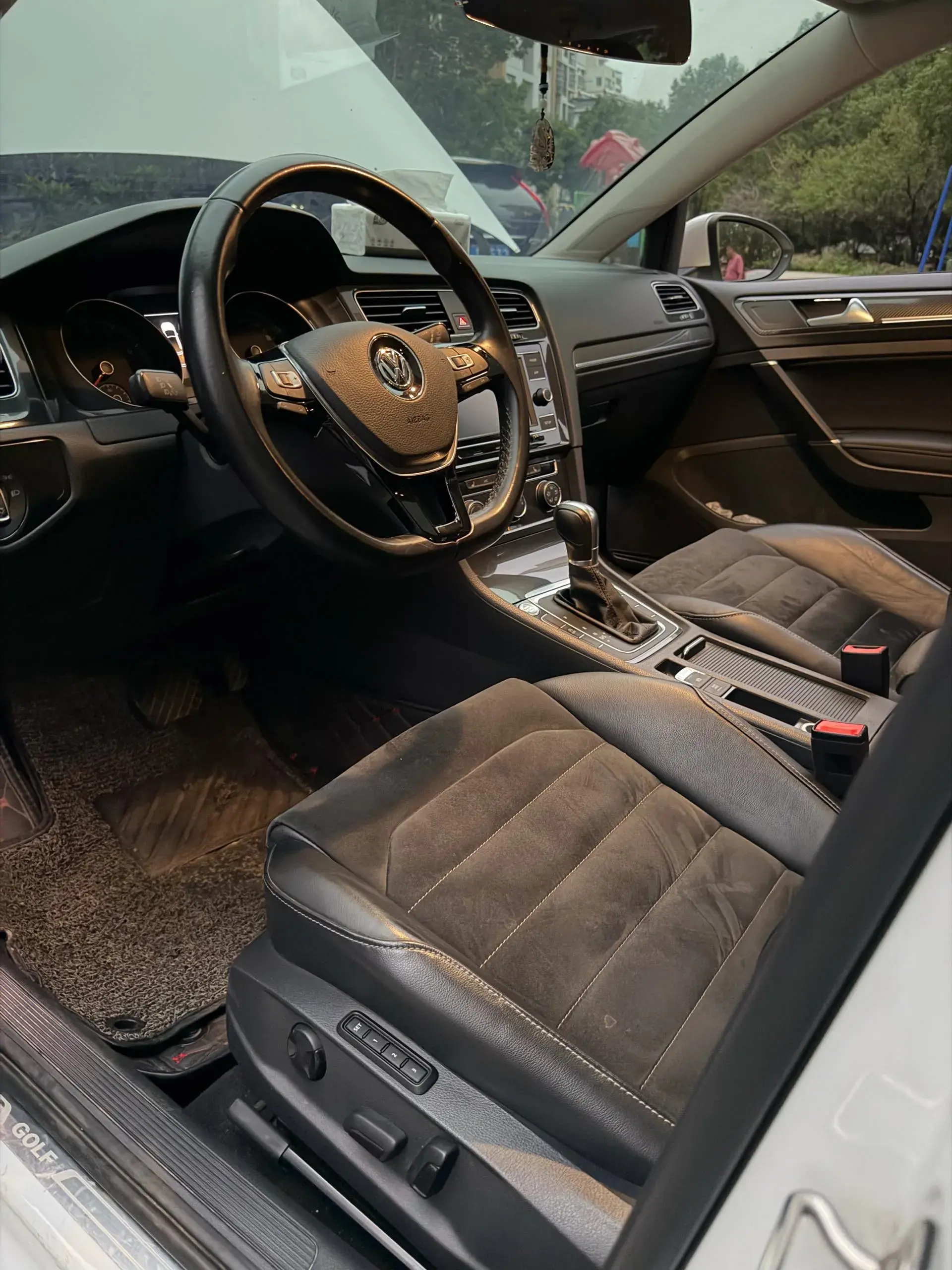 2018 VOLKSWAGEN GOLF thumbnail 4