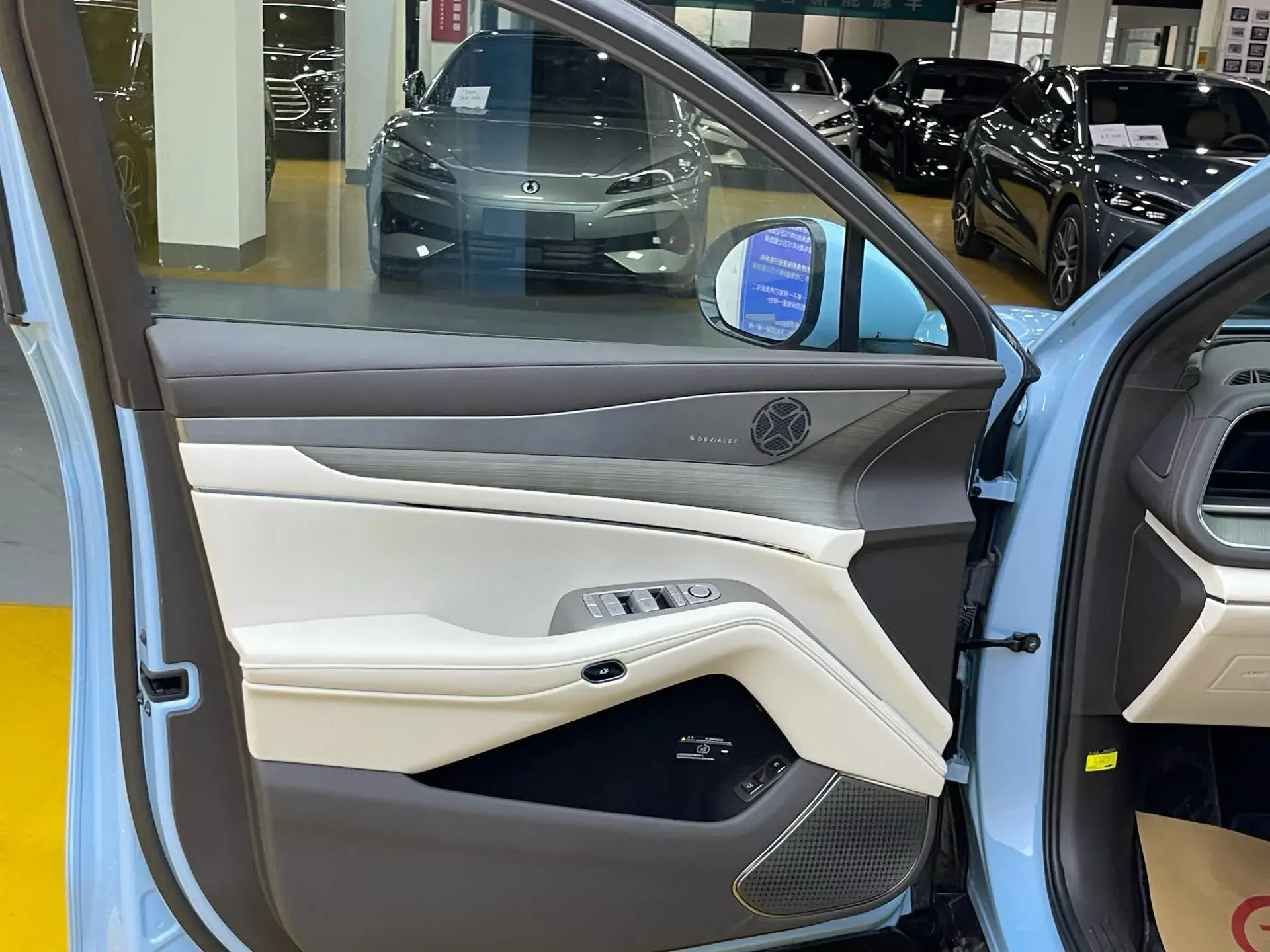 2024 DENZA N7 thumbnail 3