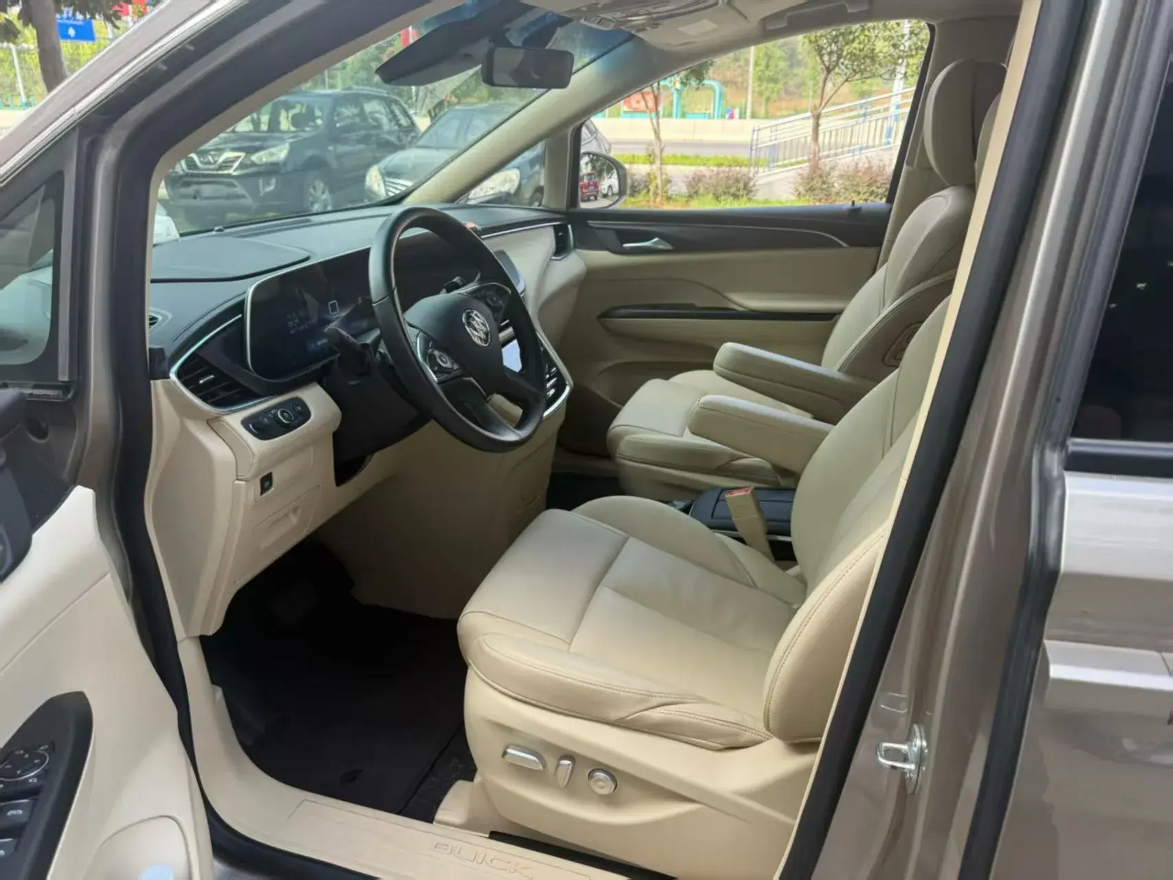 2023 BUICK GL8 thumbnail 3