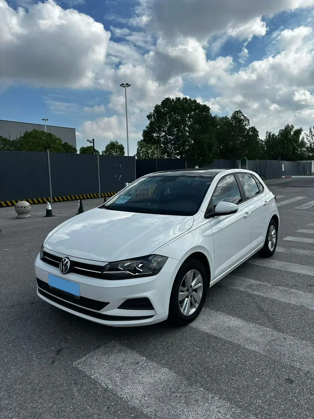 2019 VOLKSWAGEN POLO view 1