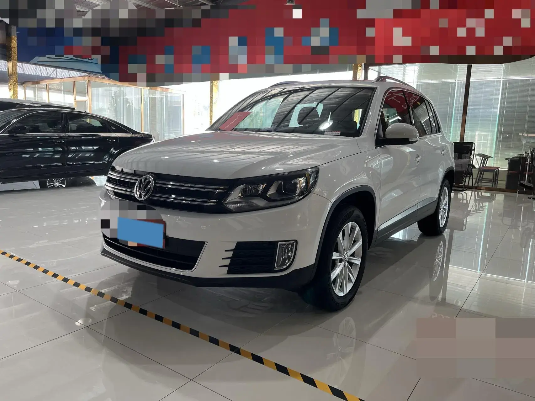 2017 VOLKSWAGEN TIGUAN view 1