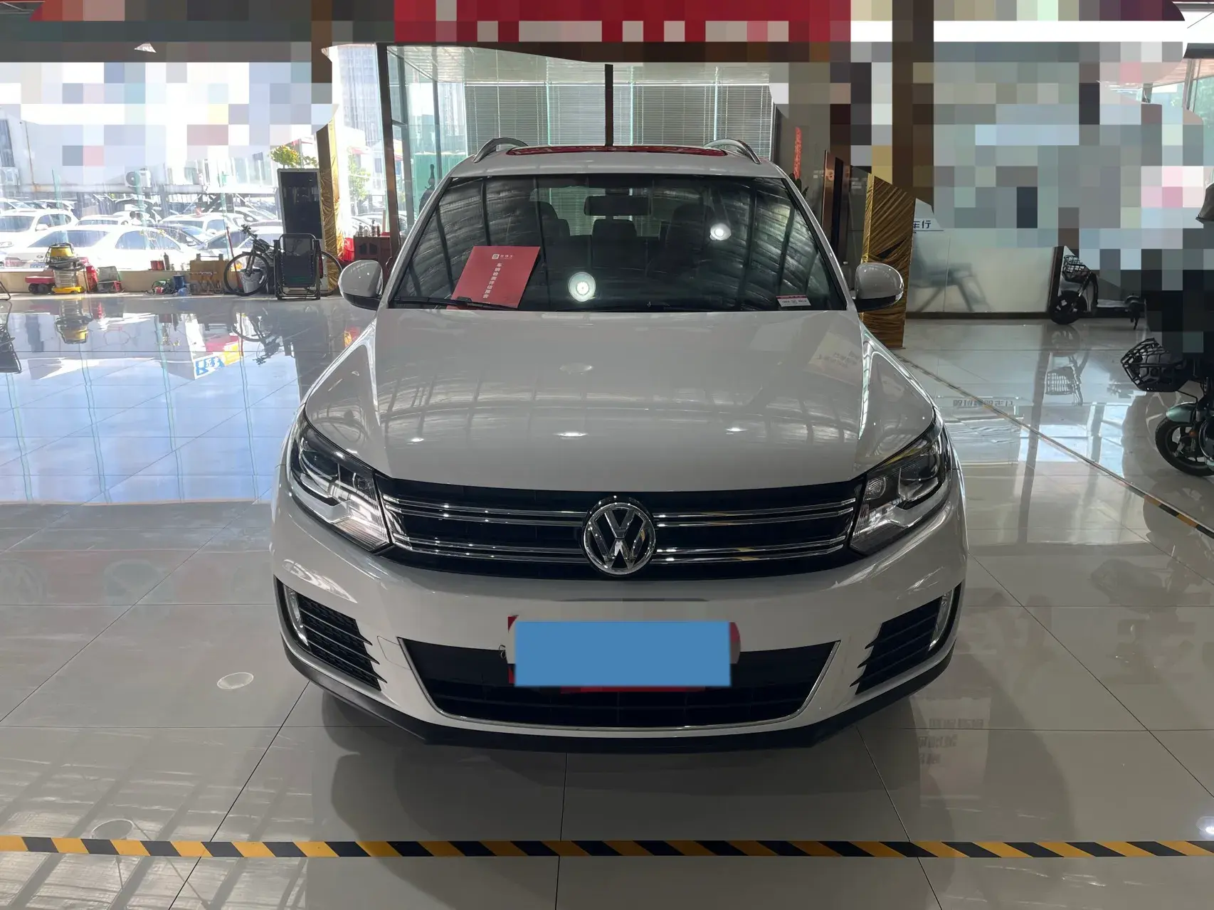 2017 VOLKSWAGEN TIGUAN thumbnail 2