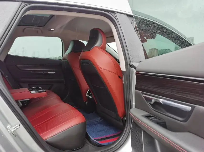 2020 XPENG P7 thumbnail 3