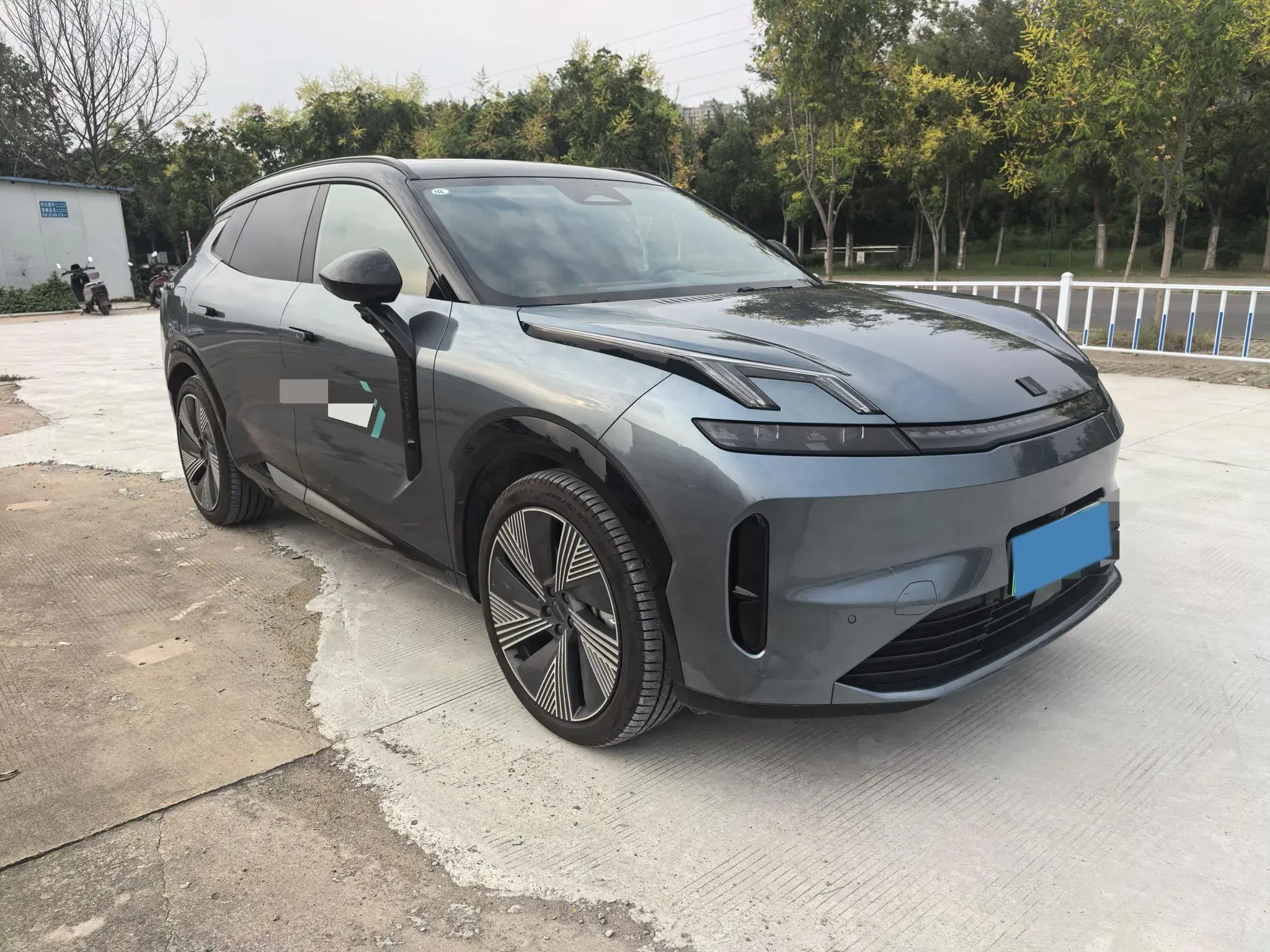 2025 LYNK&CO 08 thumbnail 3