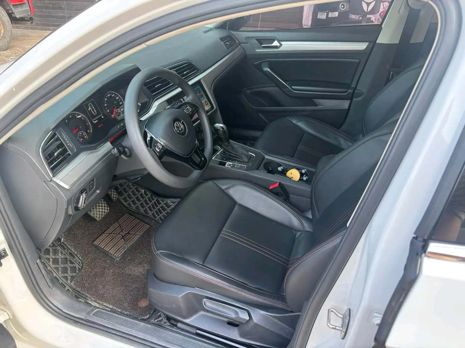 2019 VOLKSWAGEN LAMANDO thumbnail 2