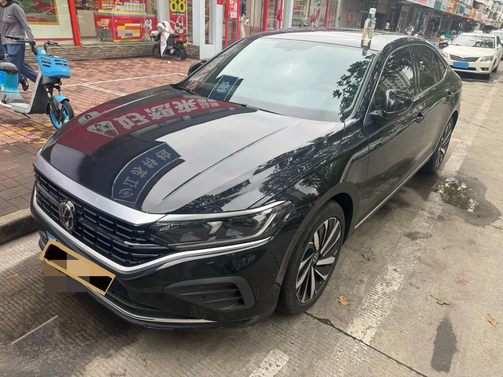 2024 VOLKSWAGEN PASSAT view 1