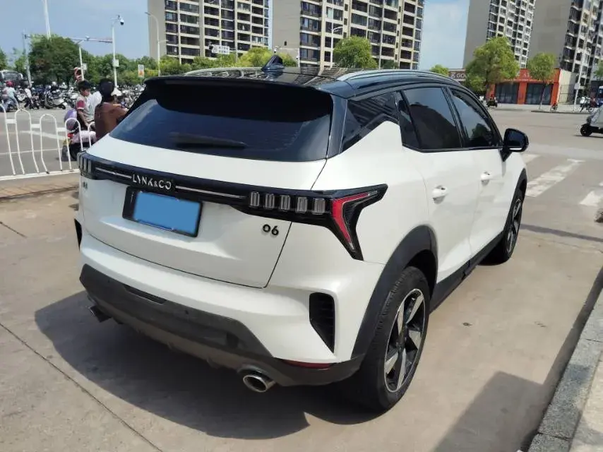 2020 LYNK&CO 06 thumbnail 4