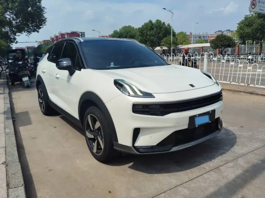 2020 LYNK&CO 06 thumbnail 3