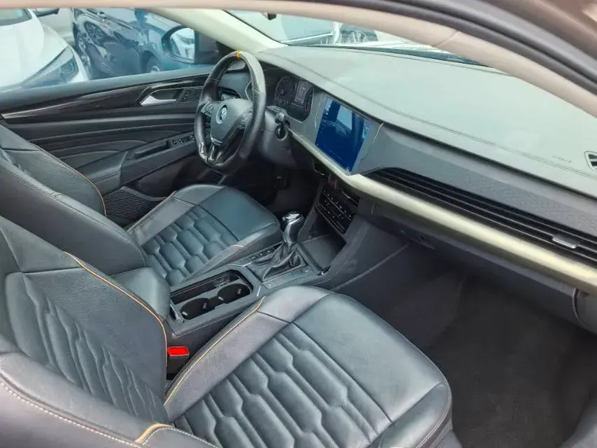 2020 VOLKSWAGEN PASSAT thumbnail 4