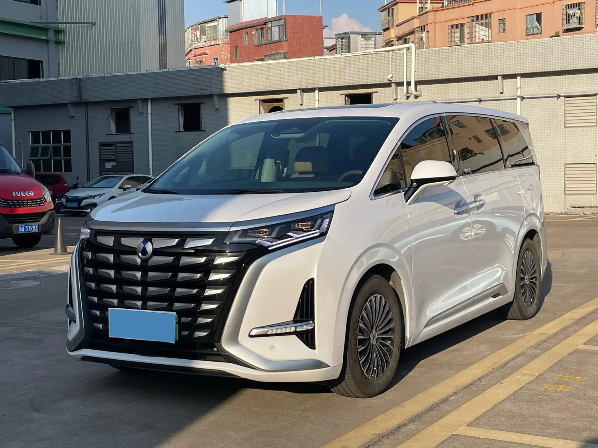 2022 DENZA D9 view 1