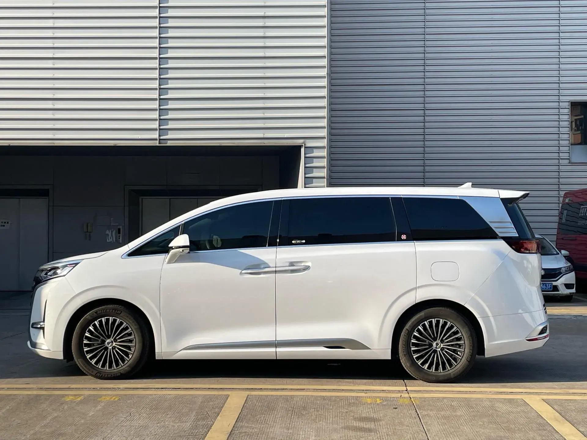 2022 DENZA D9 thumbnail 3