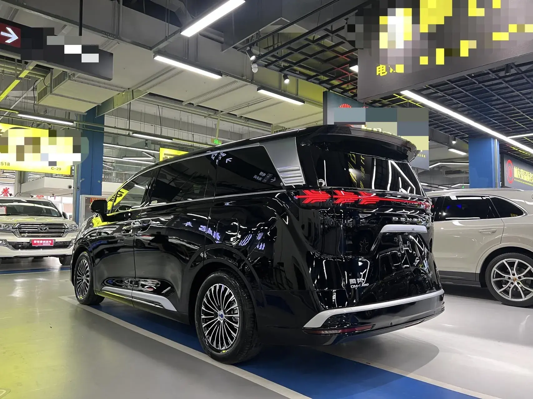 2022 DENZA D9 thumbnail 4