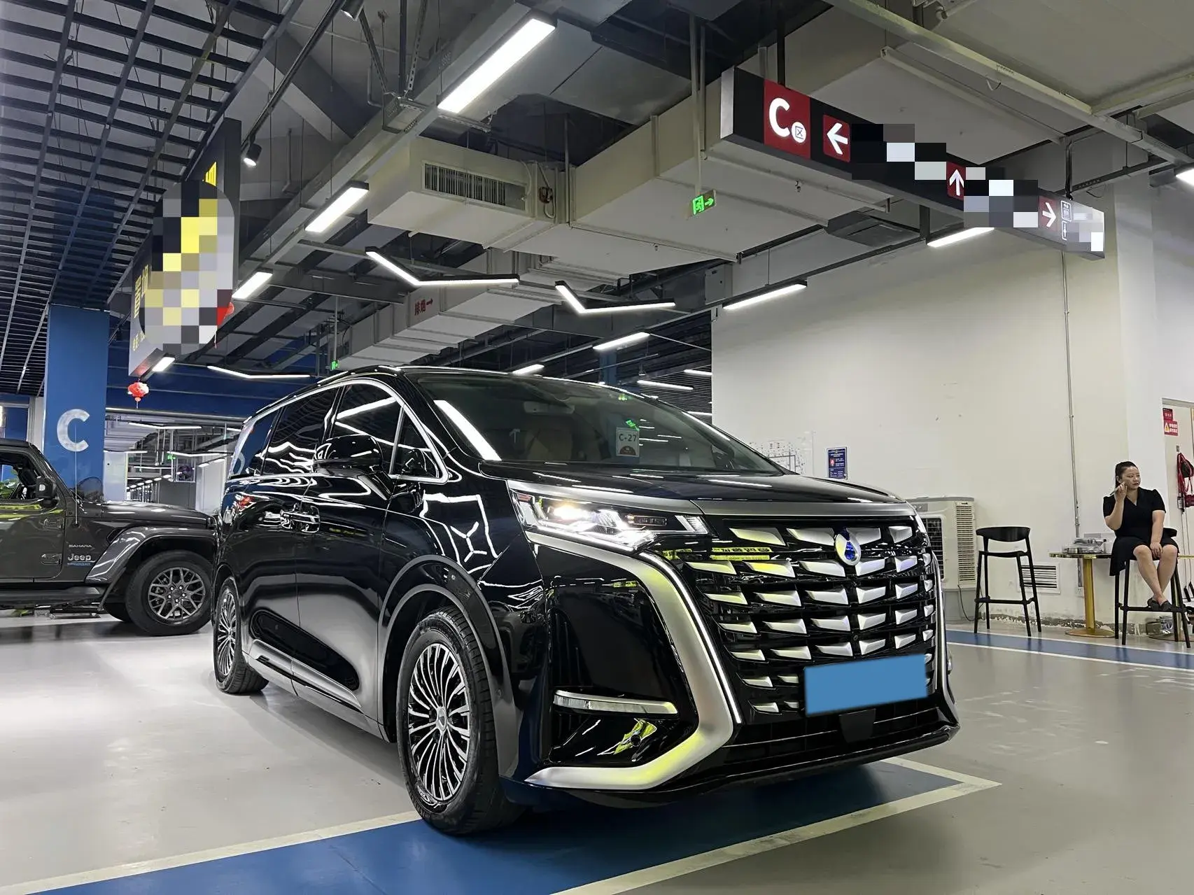 2022 DENZA D9 thumbnail 3