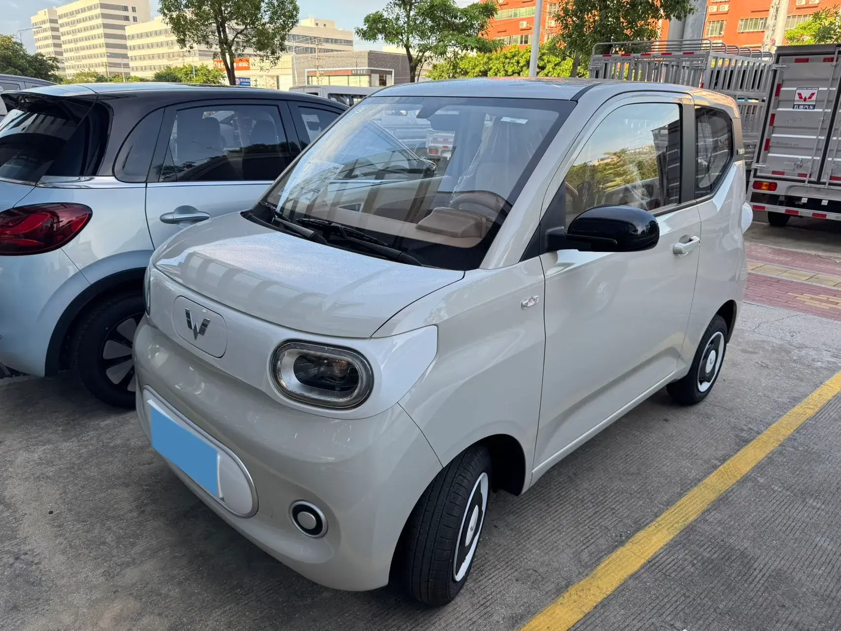 2024 WULING HONGGUANG view 1