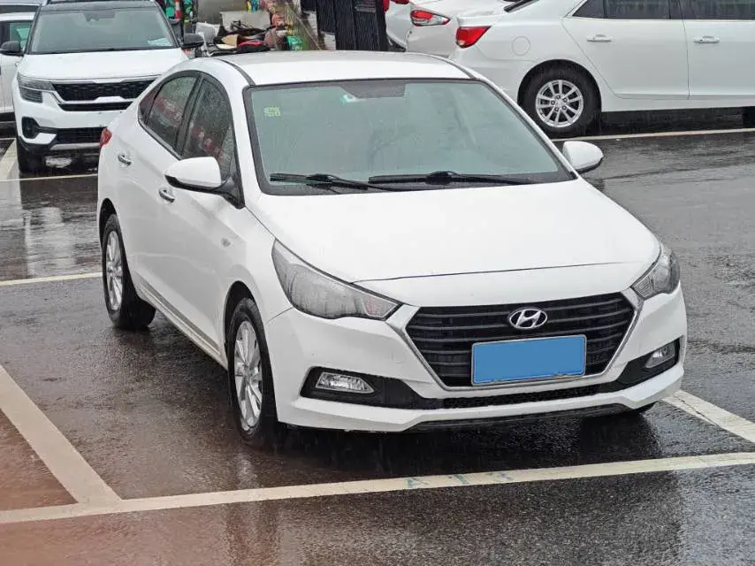 2017 HYUNDAI REINA thumbnail 2