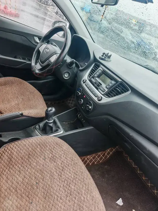 2017 HYUNDAI REINA thumbnail 3