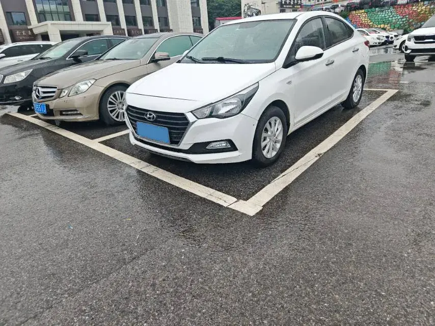2017 HYUNDAI REINA view 1