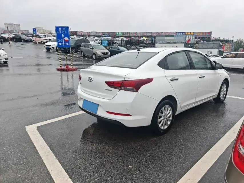 2017 HYUNDAI REINA thumbnail 4