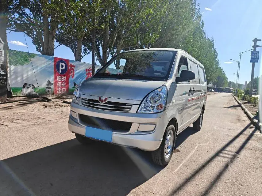 2022 WuLing RongGuang S 1.2L 76HP L4 5MT