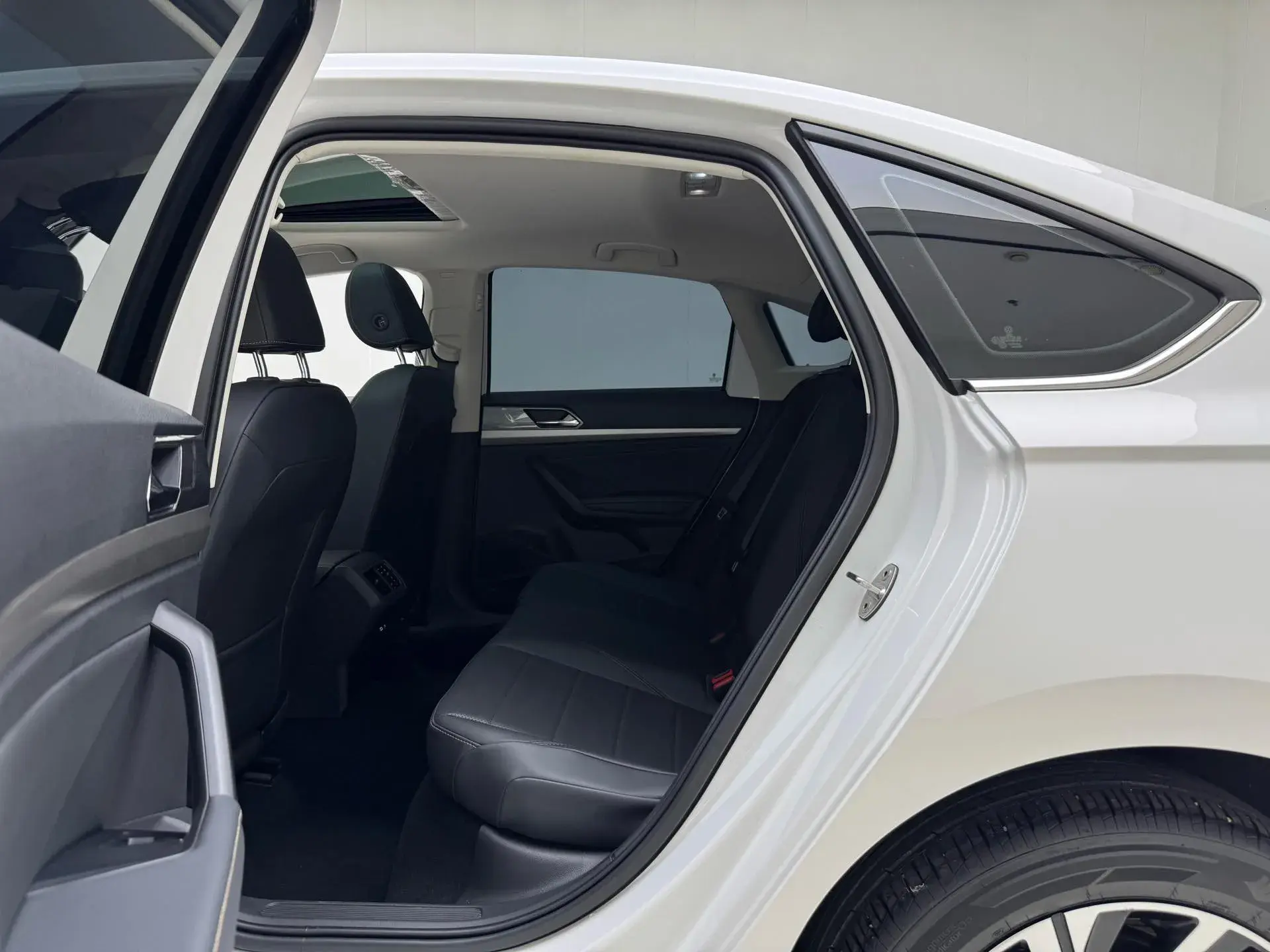 2022 VOLKSWAGEN LAVIDA thumbnail 3