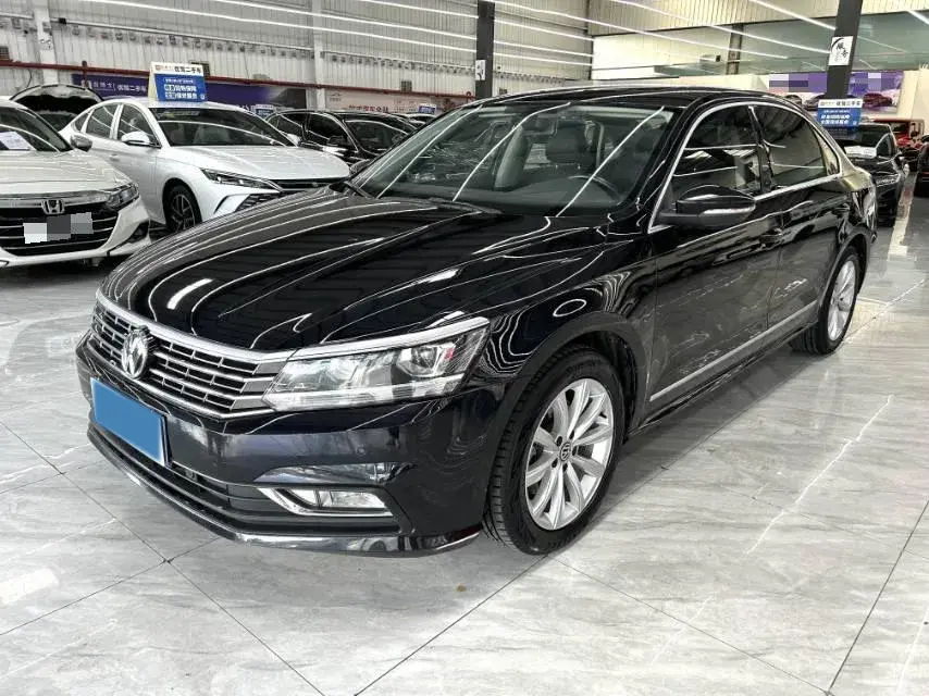 2017 VOLKSWAGEN PASSAT view 1