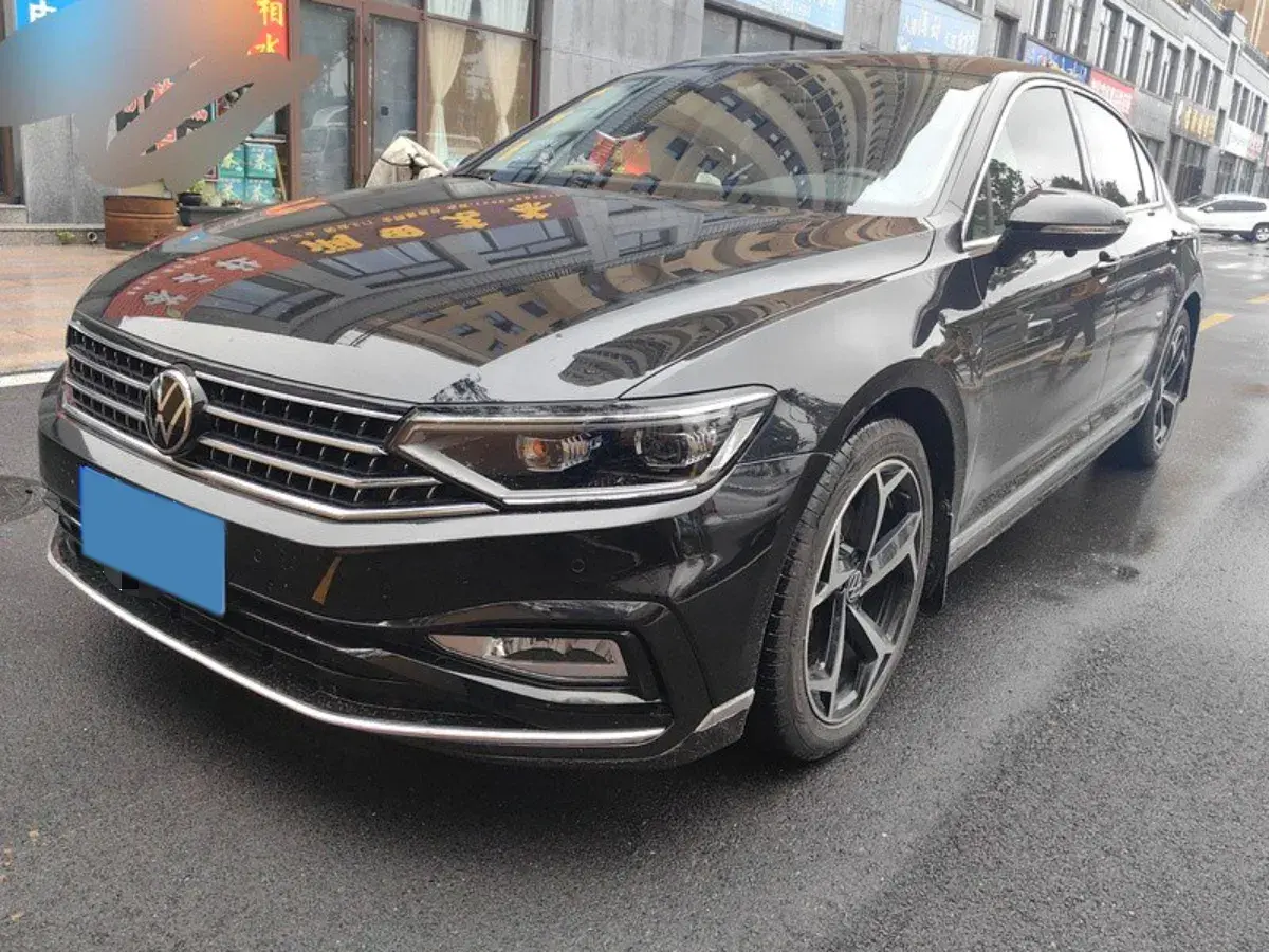 2023 VOLKSWAGEN MAGOTAN view 1