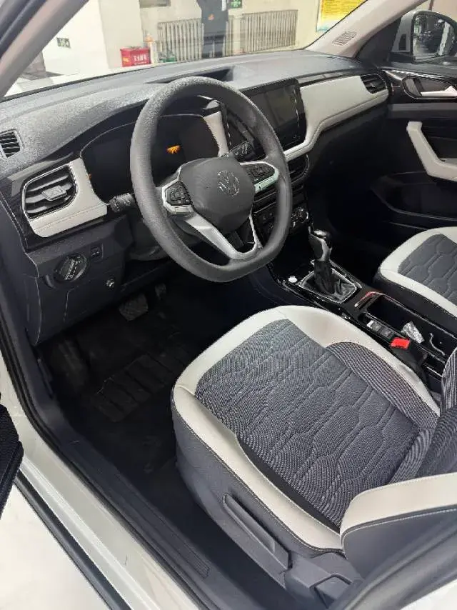 2025 VOLKSWAGEN THARU thumbnail 4