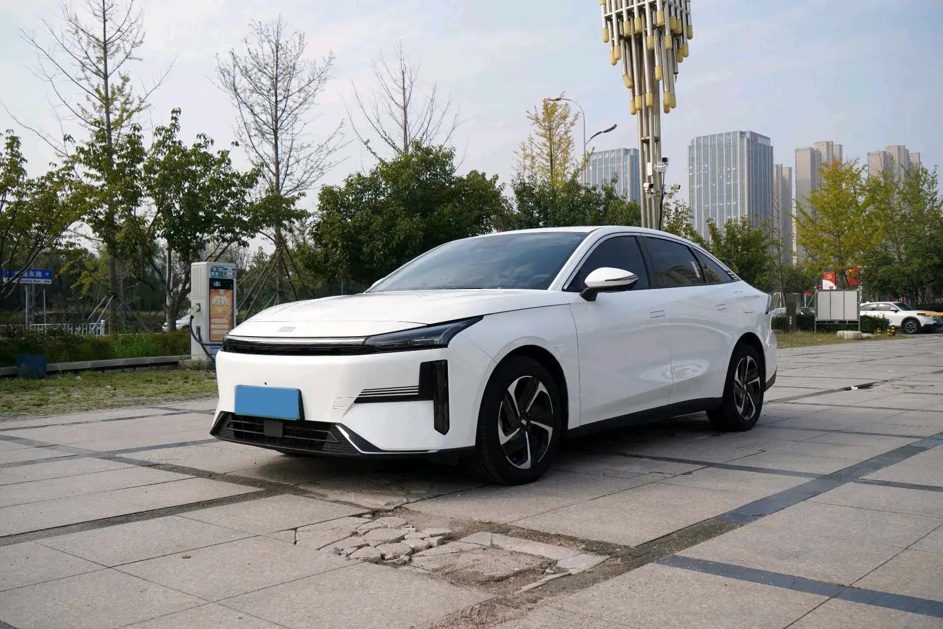 2024 GEELY GALAXY view 1