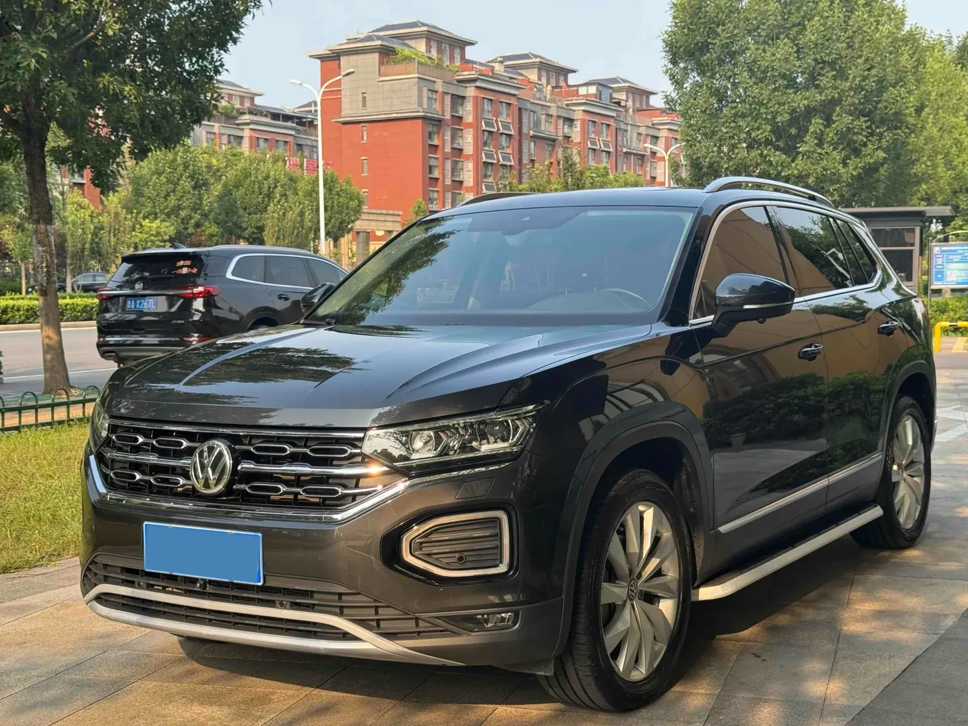 2019 VOLKSWAGEN TAYRON view 1