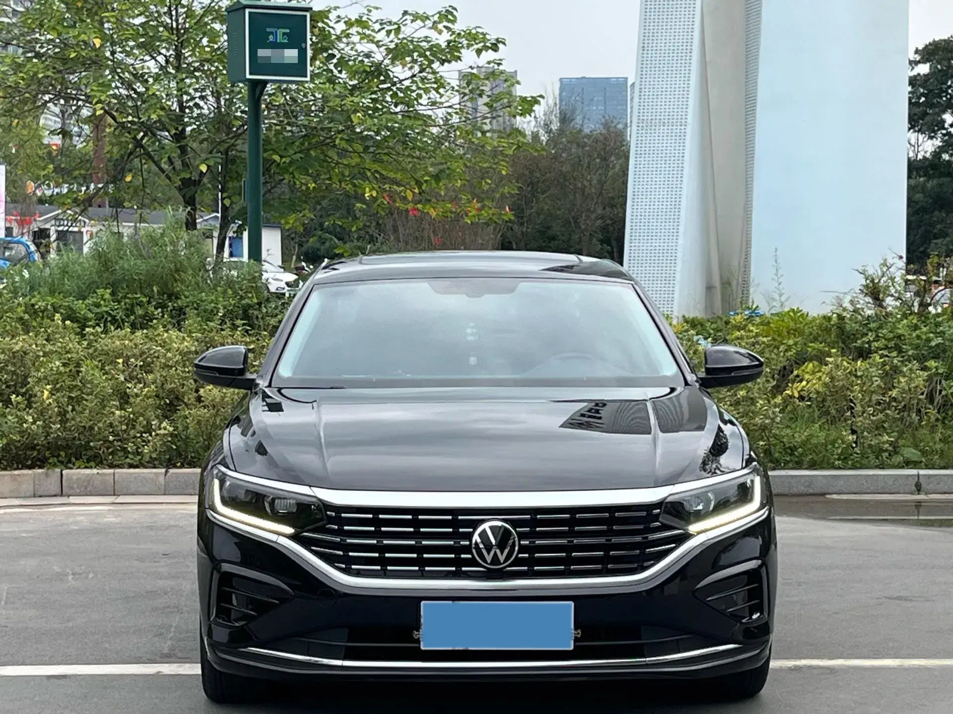 2022 VOLKSWAGEN PASSAT thumbnail 3