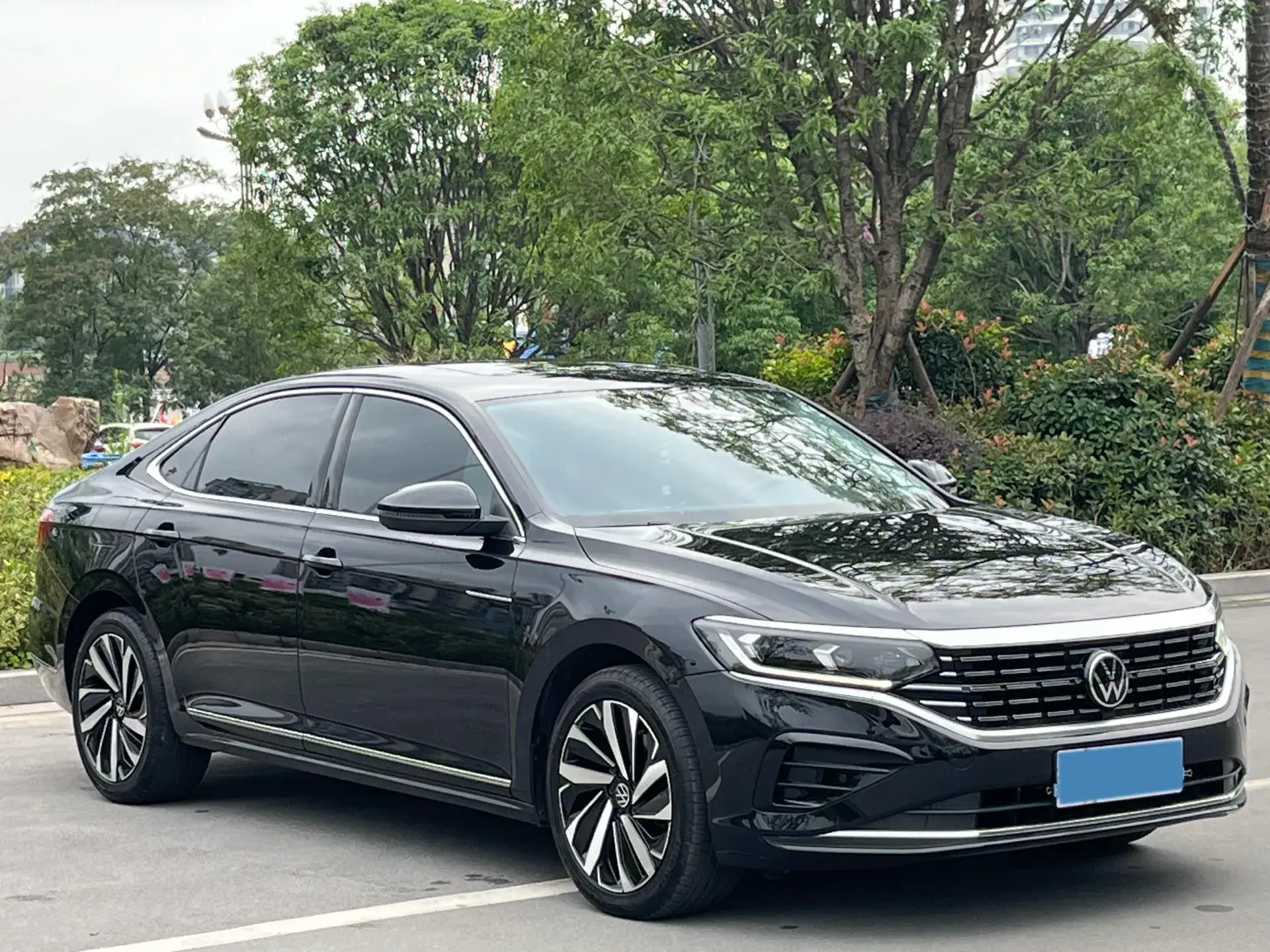 2022 VOLKSWAGEN PASSAT thumbnail 2