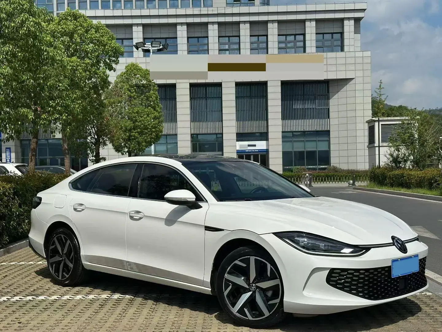 2023 VOLKSWAGEN LAMANDO thumbnail 3