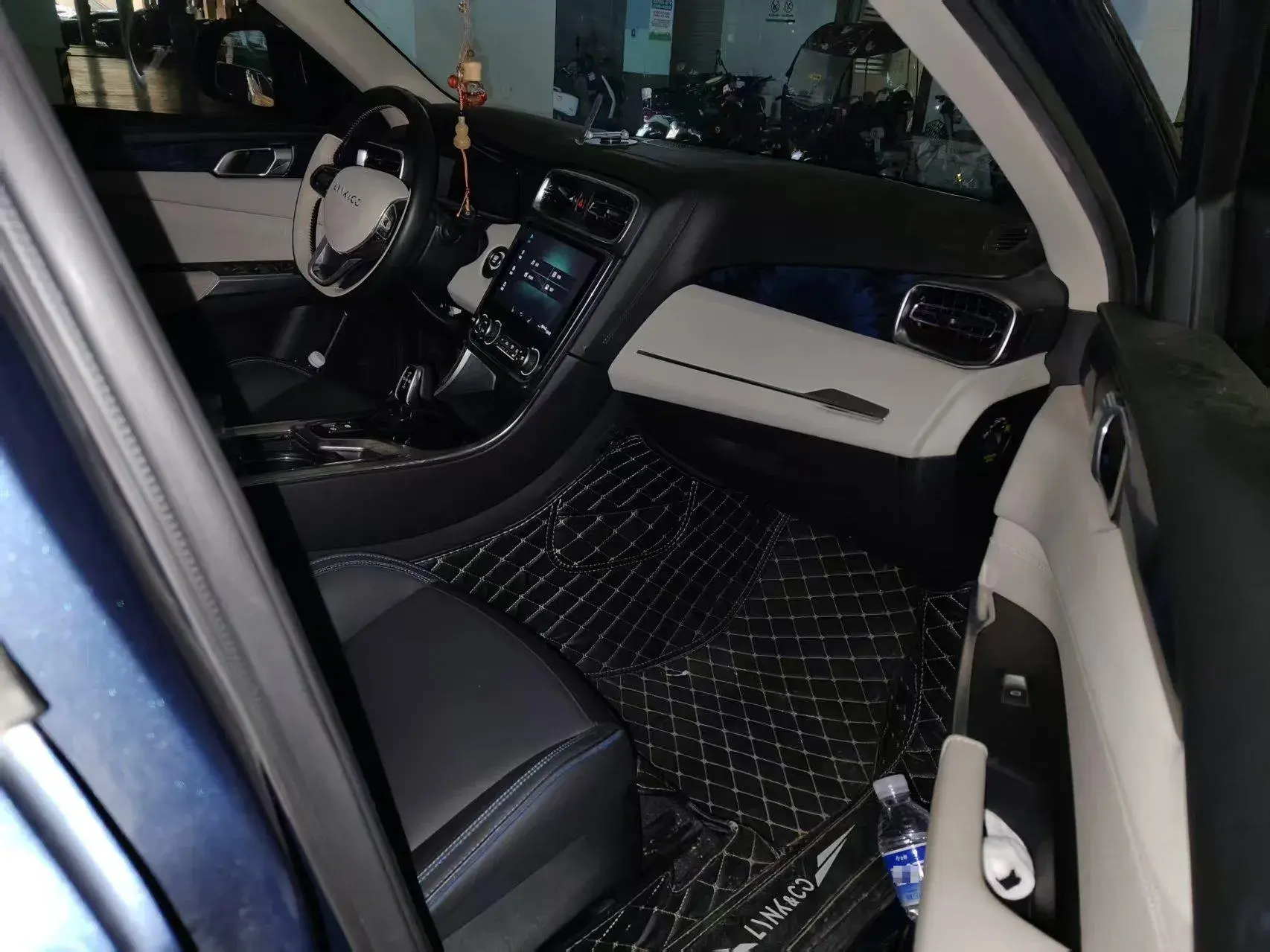 2019 LYNK&CO 01 thumbnail 3