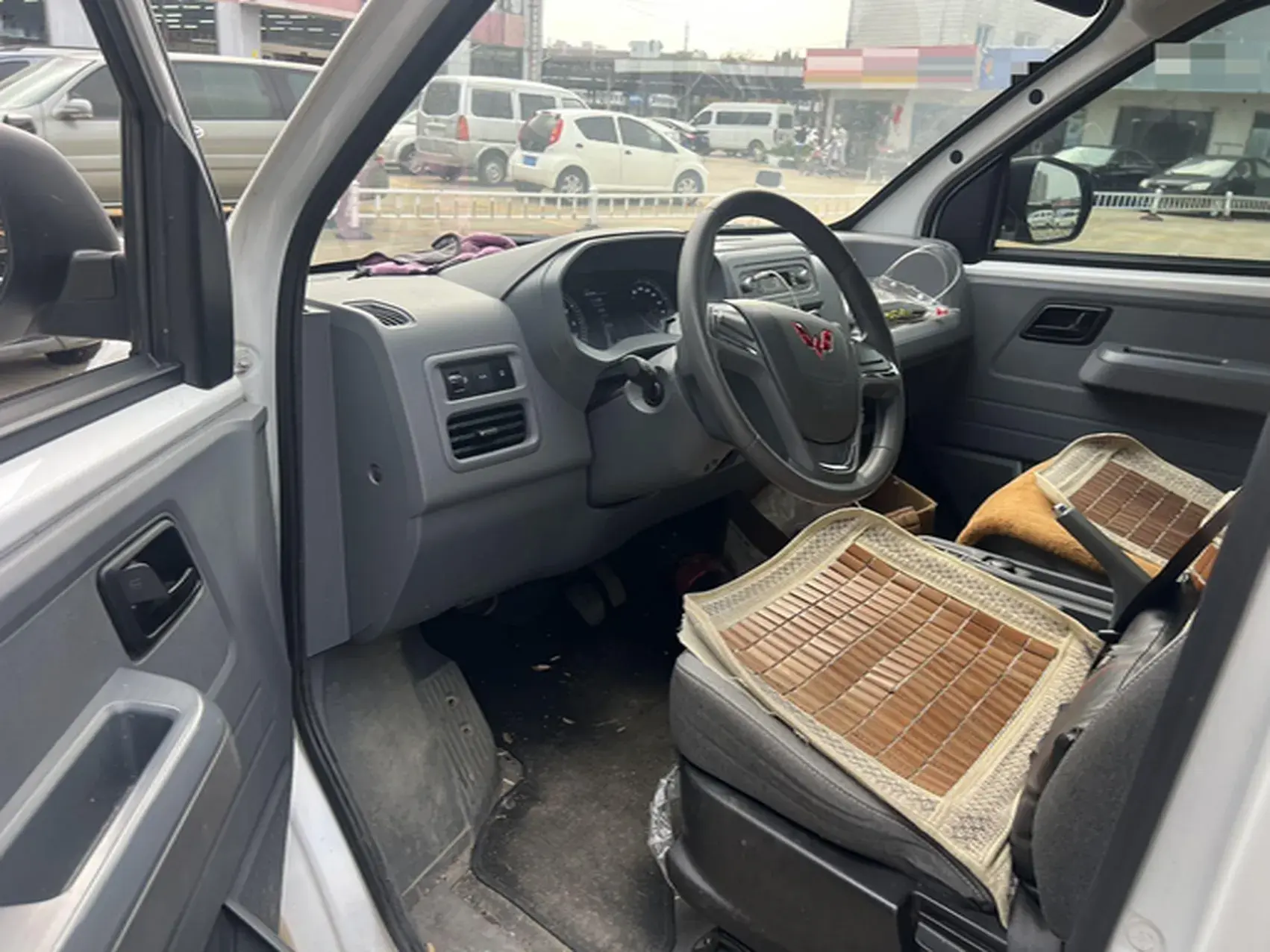 2024 WULING YANGGUANG thumbnail 3