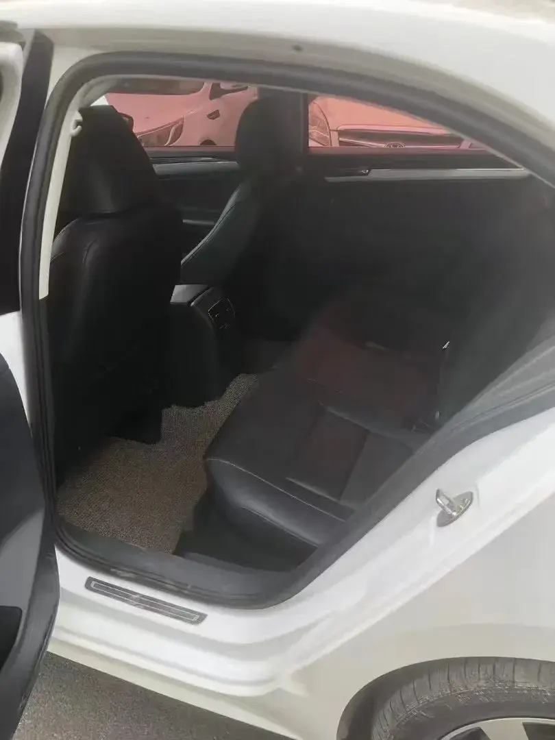 2018 VOLKSWAGEN SAGITAR thumbnail 4