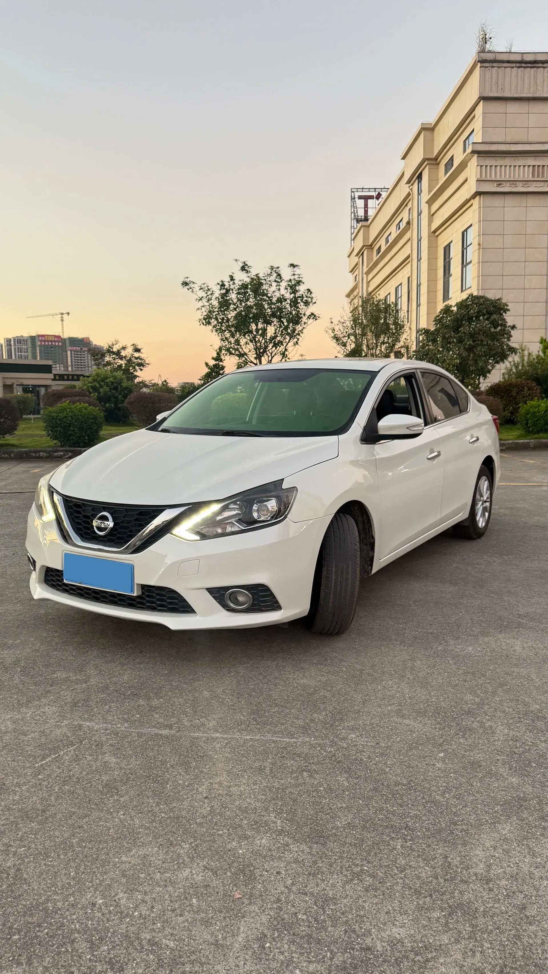2021 NISSAN SYLPHY view 1