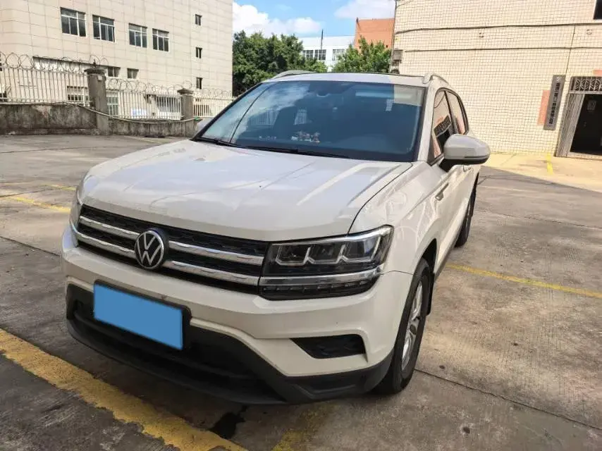 2022 VOLKSWAGEN THARU view 1