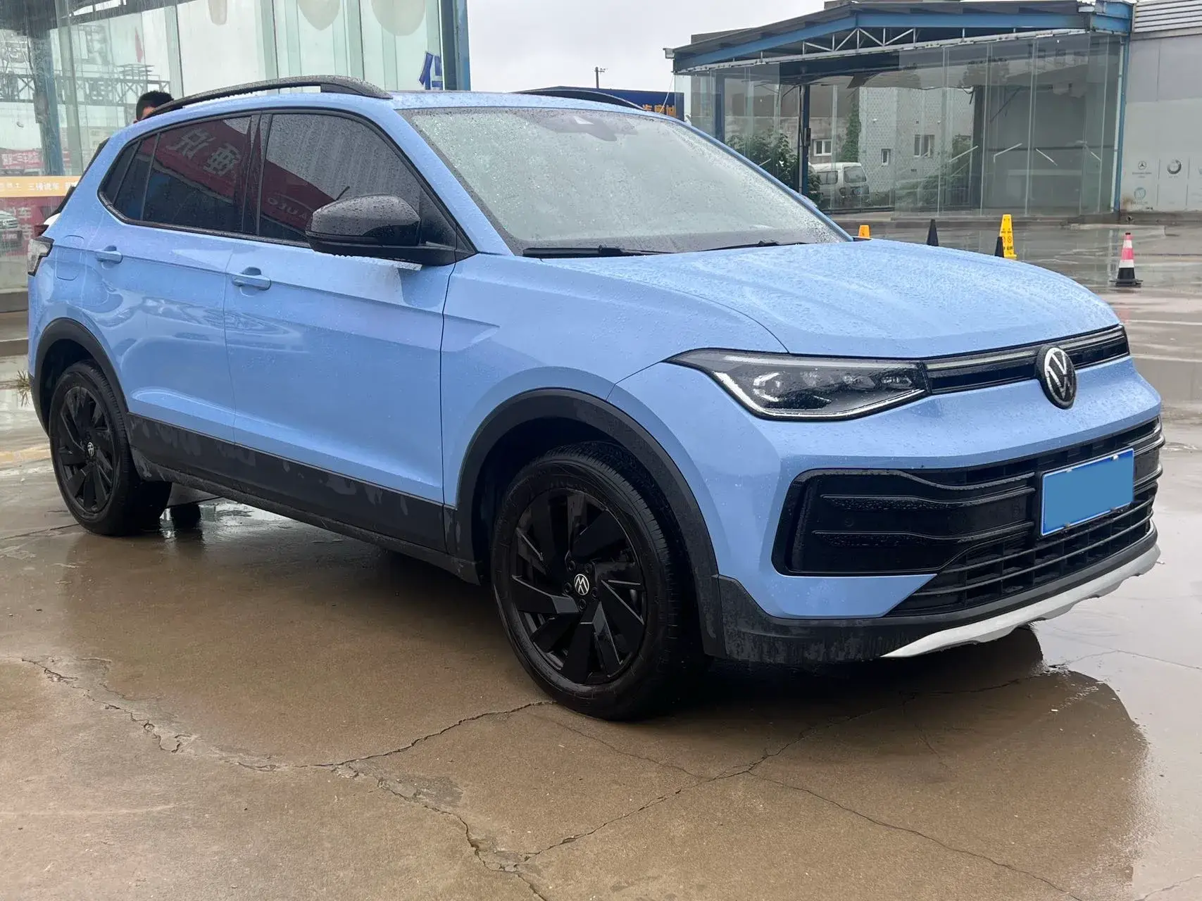 2025 VOLKSWAGEN THARU thumbnail 3